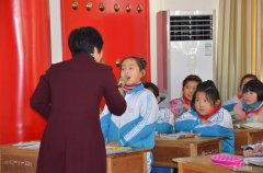 银河集团驾校交通清静宣讲团走进莒南板泉镇中心小学